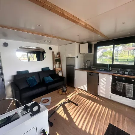 Πλωτό κατάλυμα House Boat Avec Naviguant En Champagne *