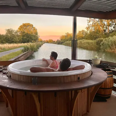 Botel House Boat Avec Naviguant En Champagne *