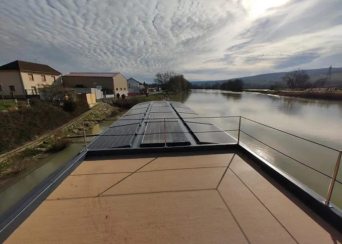 Botel House Boat Avec Naviguant En Champagne *