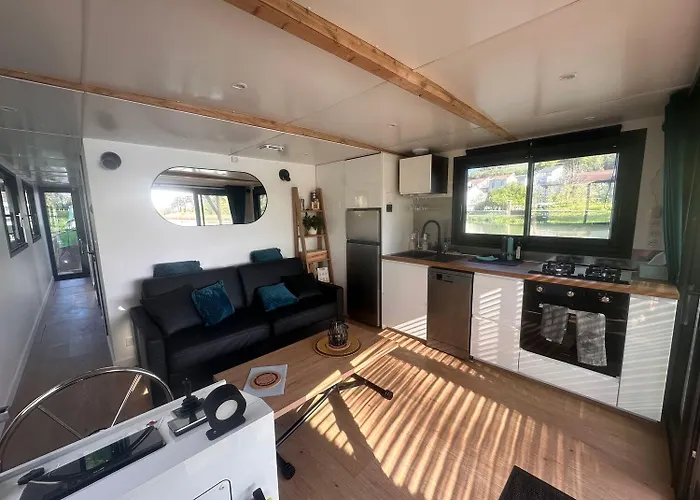 Botel House Boat Avec Naviguant En Champagne *