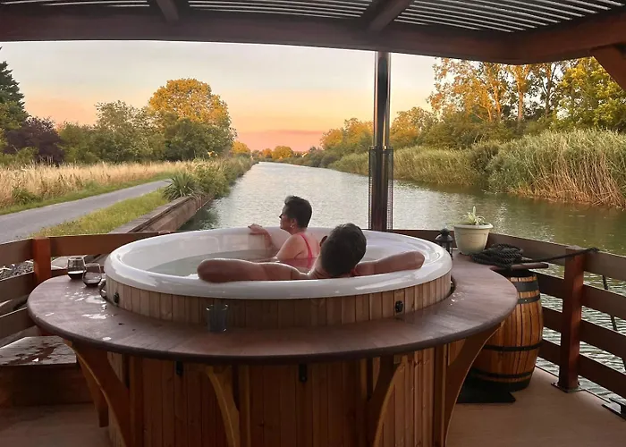 Botel House Boat Avec Naviguant En Champagne *